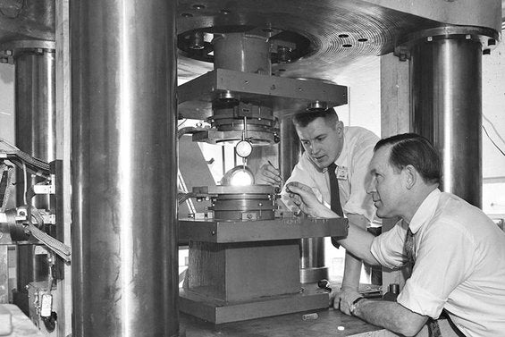 Who Invented the First Lab-Grown Diamond? The Complete History from 19