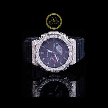 Fully Iced Luxury Wristwatch with Diamond Bezel – Modern Street Style and Timeless Elegance