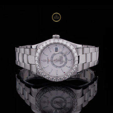 Classic Round Diamond Watch for Men Offering Refined Style and Superior Craftsmanship by Ivevar